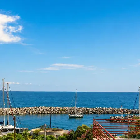 Marina Sea View Penthouse Каламата