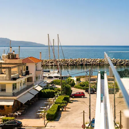 Апартаменты Marina Sea View Penthouse Каламата