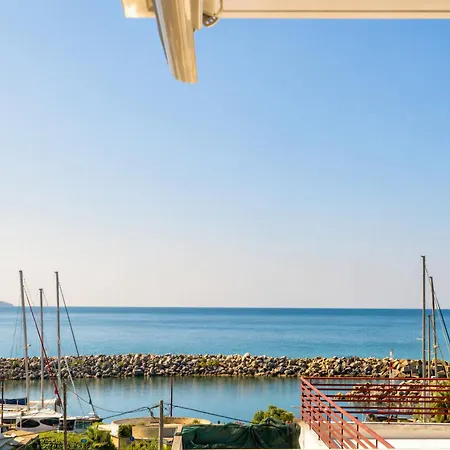 Апартаменты Marina Sea View Penthouse Каламата